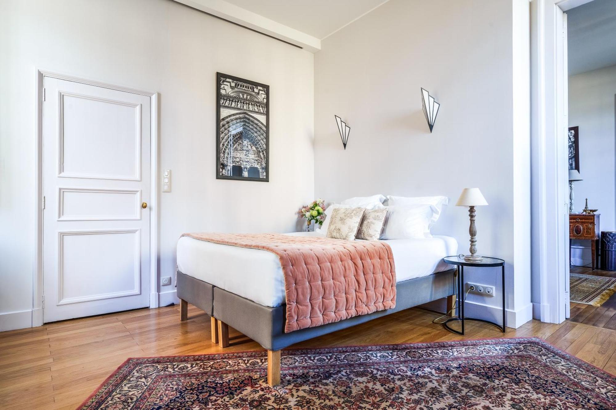 Appartement Raffine Vue Cathedrale, Jardin, Wifi Тур Экстерьер фото