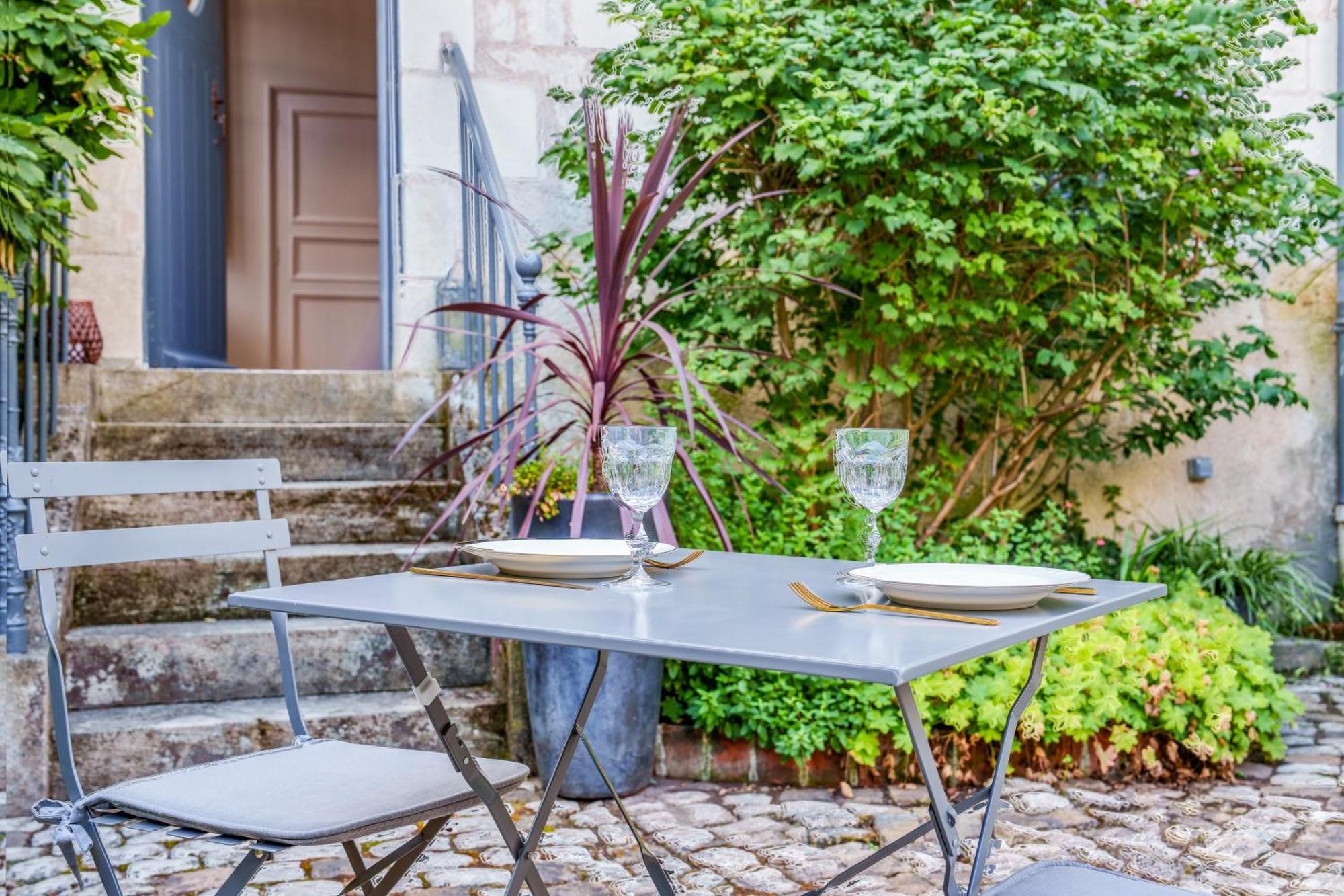Appartement Raffine Vue Cathedrale, Jardin, Wifi Тур Экстерьер фото